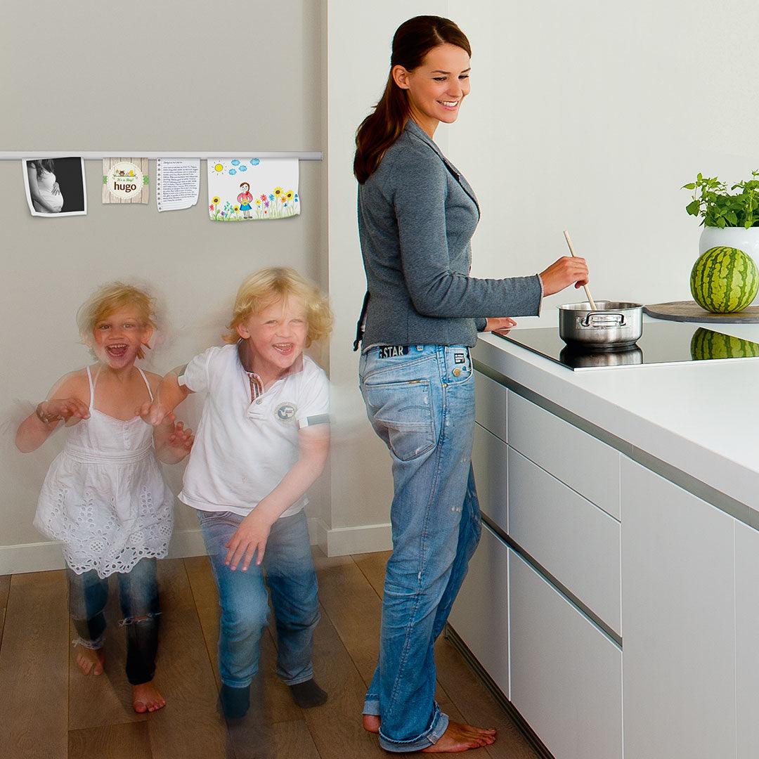 Info Rail by Artiteq - Perfekt for å holde orden på handlelister, tegninger, dokumenter kort, ukeplaner, oppskrifter m.m. - Bildeopphengssystem